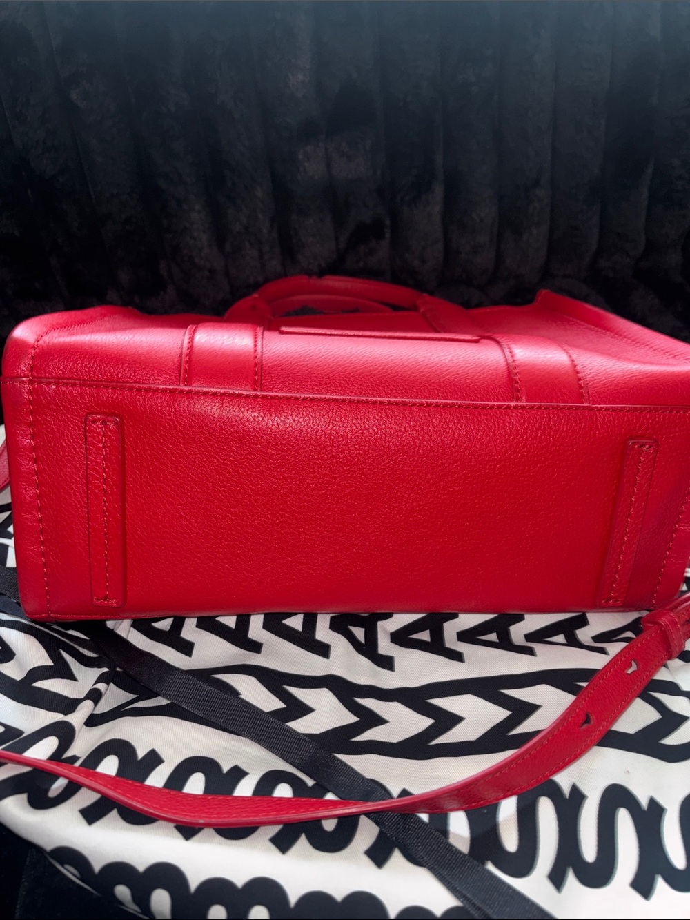 NEW!! Marc Jacobs Red “The Tote Bag” Leather Tote with Dust Bag and Insert!! - Picture 9 of 12